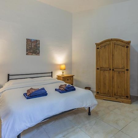Bormla - Comfortable Two Bedroom Apartment Cospicua Eksteriør bilde